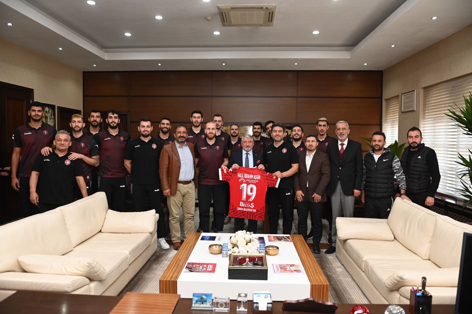 AŞGIN:HEDEF BU ŞEHRE 'EFELER LİGİ'Nİ ARMAĞAN ETMEK